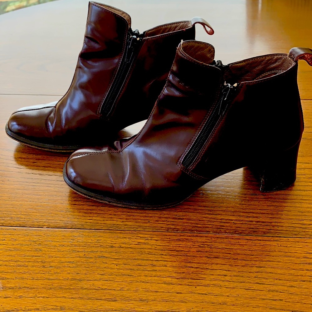 ⭐️ Beautiful port colour leather boots from Portugal ... ⭐️